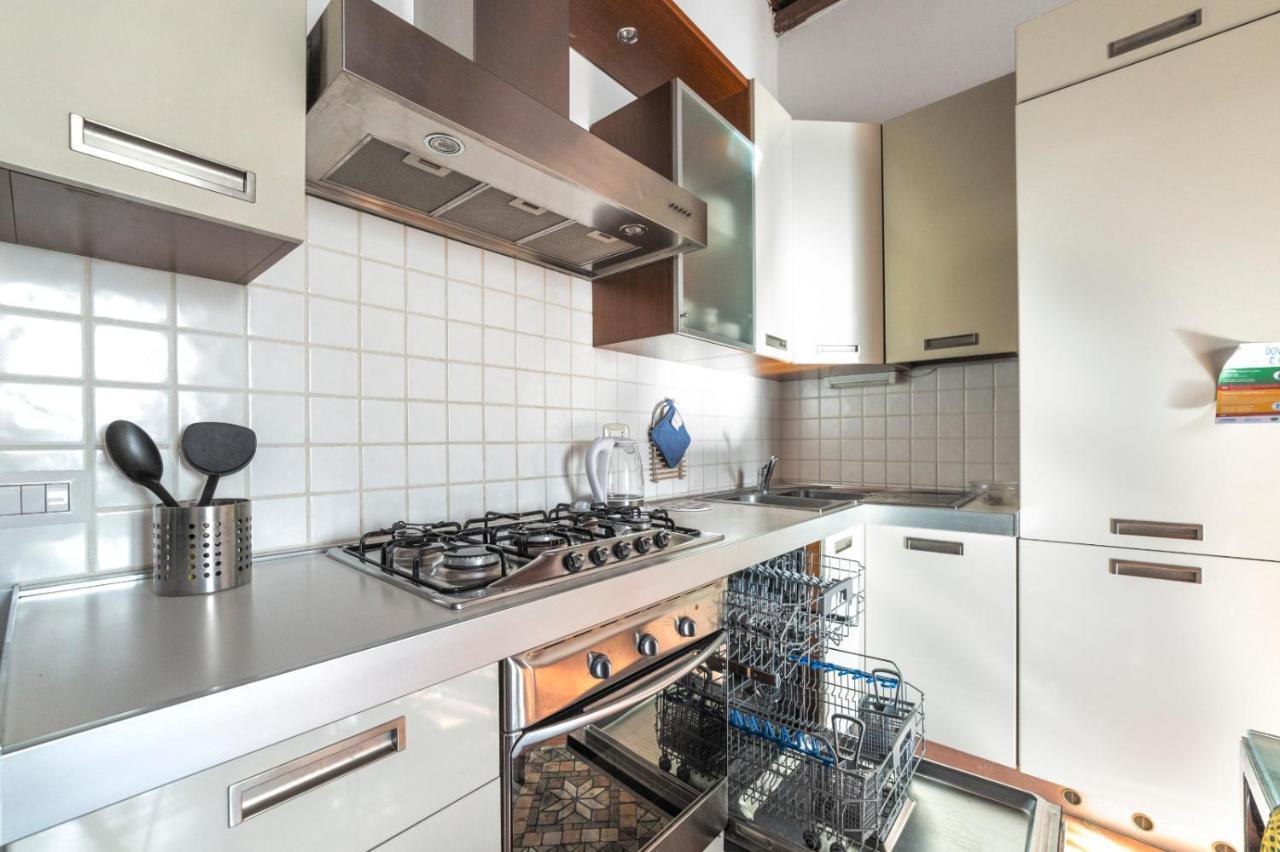 Porta Romana & Bocconi Cosy Apartment Milan Bagian luar foto