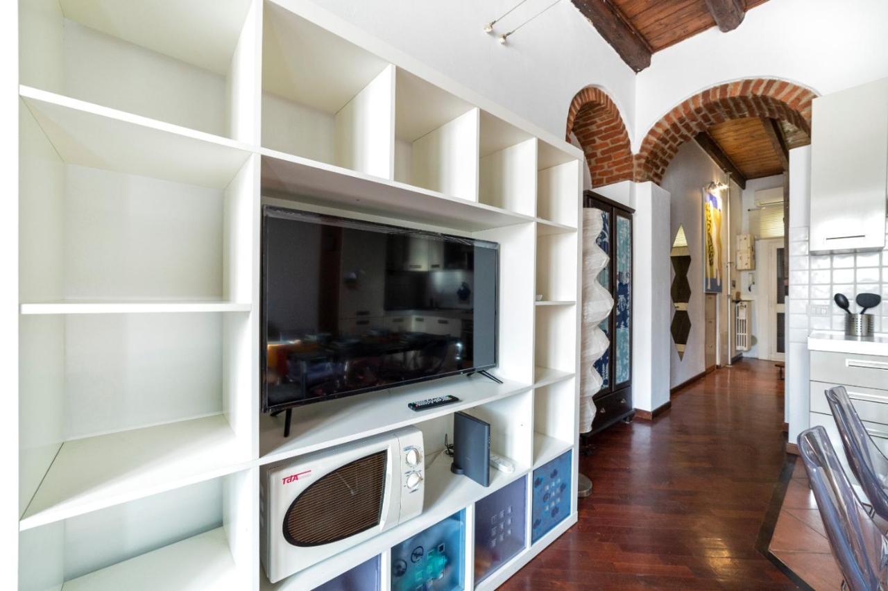 Porta Romana & Bocconi Cosy Apartment Milan Bagian luar foto