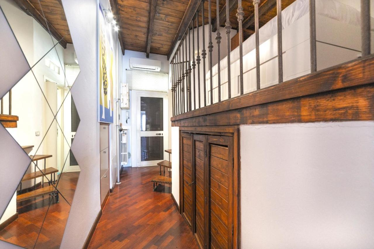 Porta Romana & Bocconi Cosy Apartment Milan Bagian luar foto