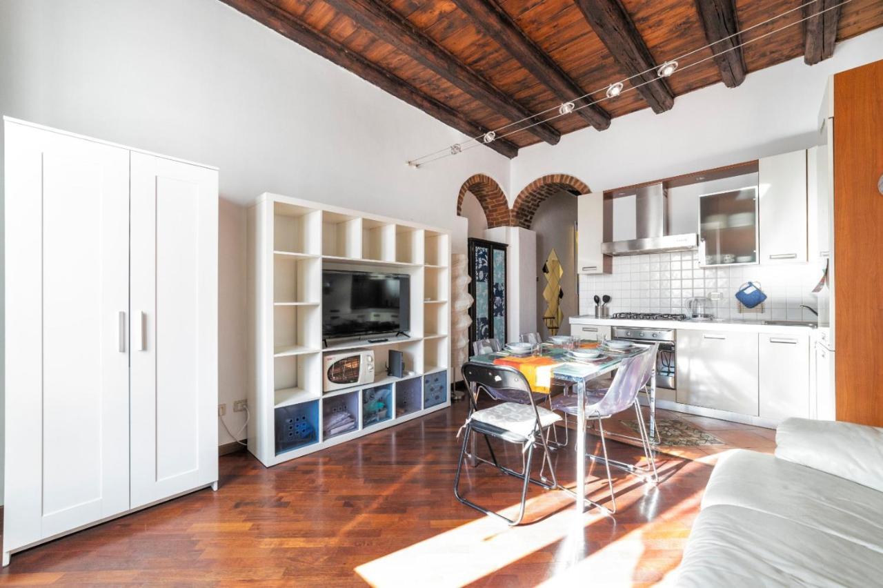 Porta Romana & Bocconi Cosy Apartment Milan Bagian luar foto