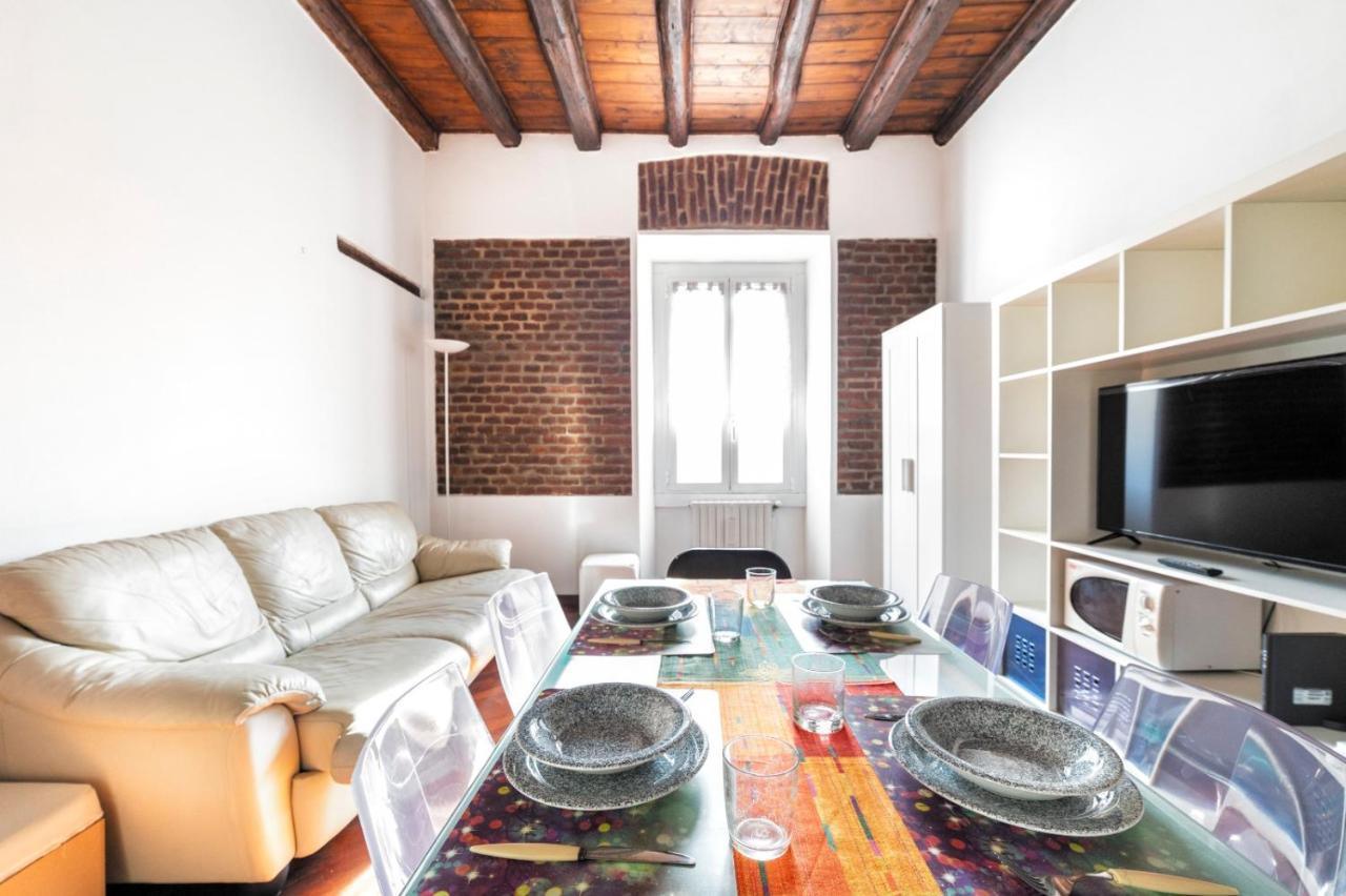 Porta Romana & Bocconi Cosy Apartment Milan Bagian luar foto