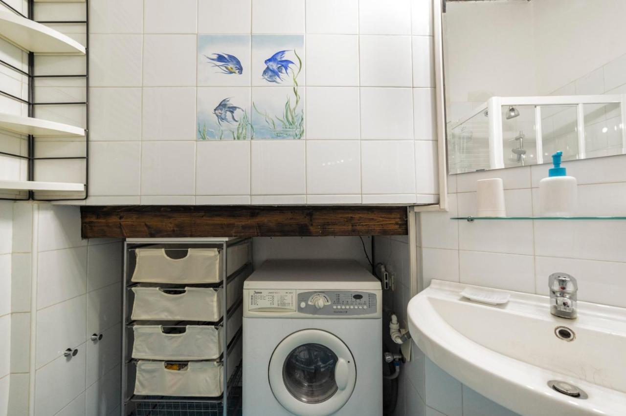 Porta Romana & Bocconi Cosy Apartment Milan Bagian luar foto