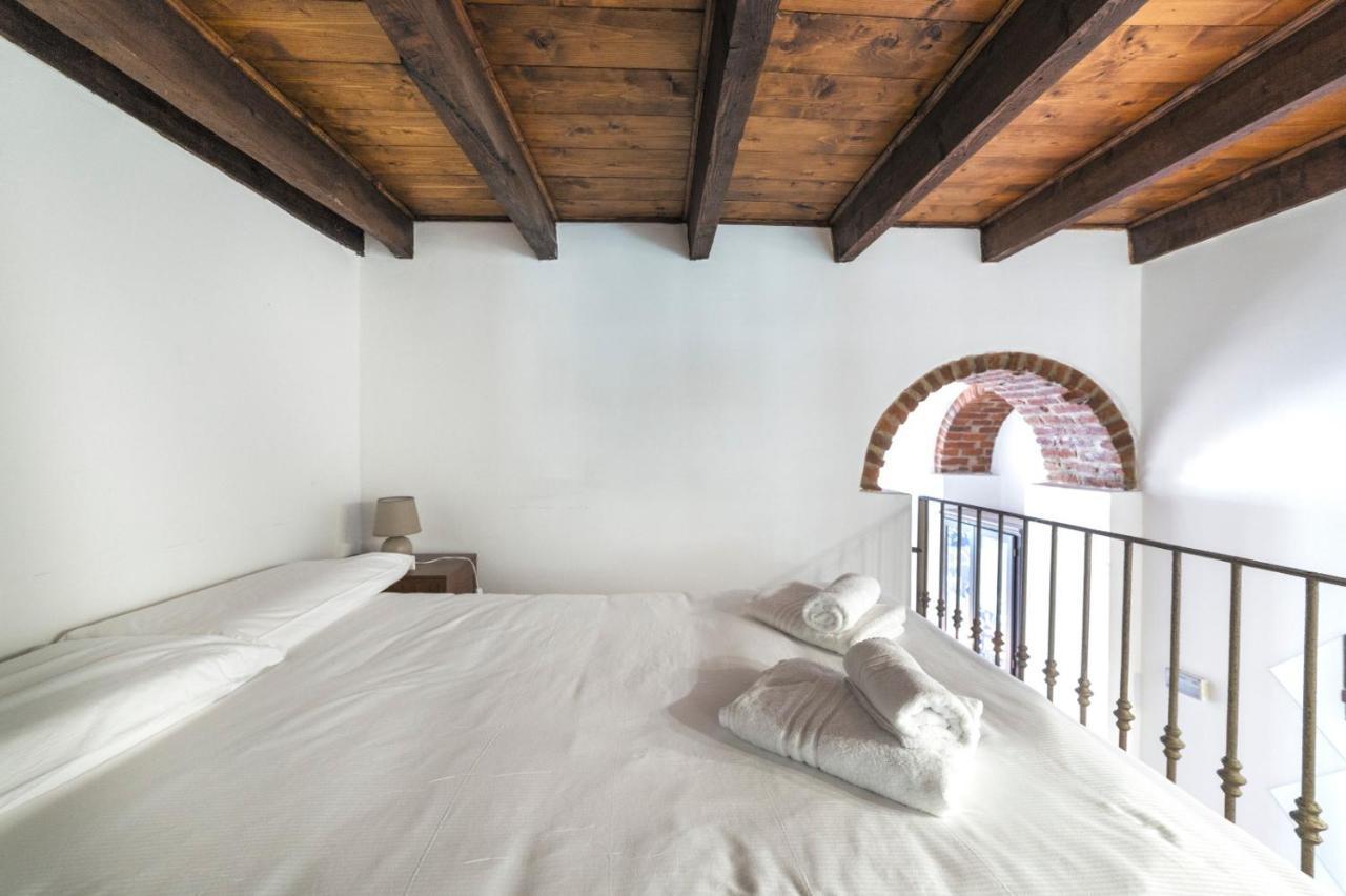 Porta Romana & Bocconi Cosy Apartment Milan Bagian luar foto