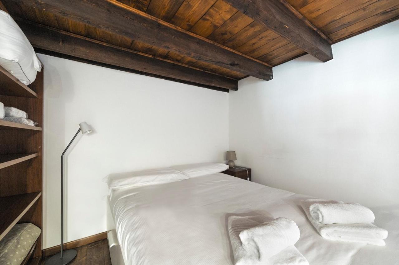 Porta Romana & Bocconi Cosy Apartment Milan Bagian luar foto
