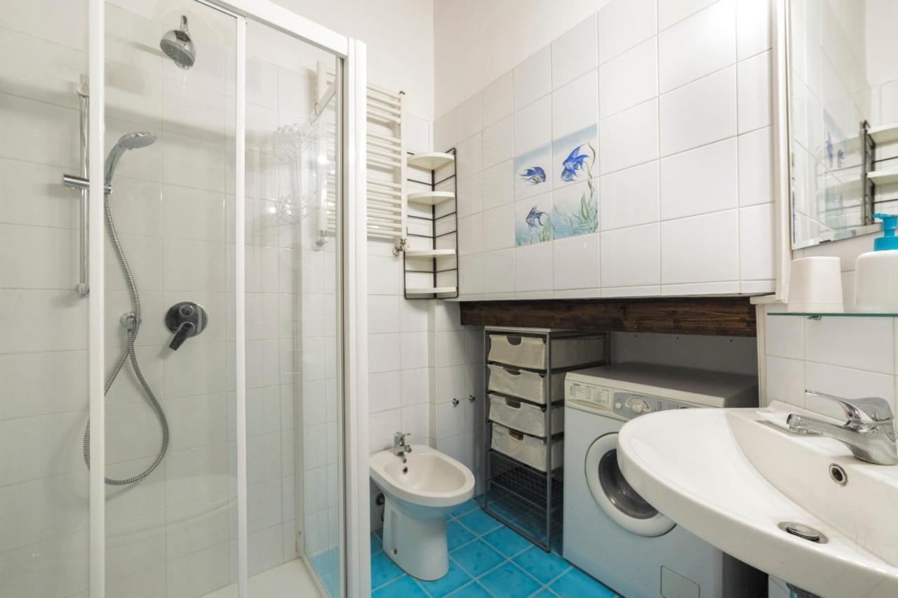 Porta Romana & Bocconi Cosy Apartment Milan Bagian luar foto