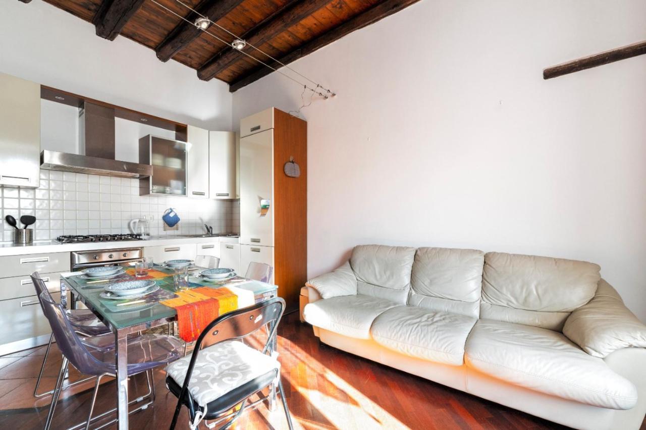 Porta Romana & Bocconi Cosy Apartment Milan Bagian luar foto